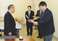琴平町長より理事長への授与