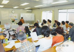セレモニー後の塩田理事の講演